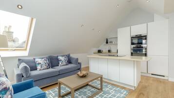 Penthouse 2 Bed Apartment with Balcony | Living area