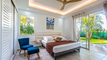 Deluxe tweepersoonskamer | Luxe beddengoed, een minibar, een kluis op de kamer