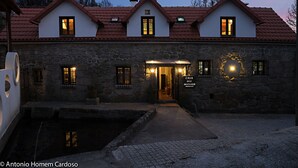 Front of property - evening/night - Casa dos Moinhos do Chão do Mosteiro (Sao Pedro do Sul)