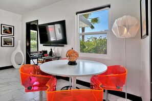 Dining - NEON OASIS PS, Fire Coral #1 (Palm Springs)