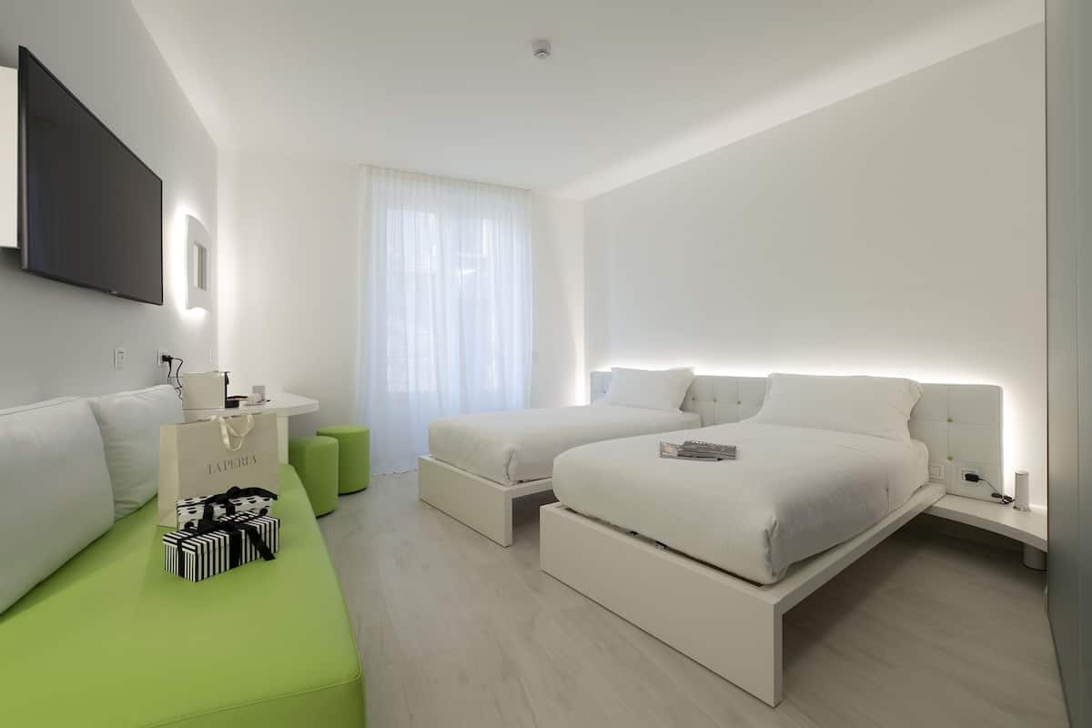 Deluxe Twin kamer | 1 slaapkamer, een minibar, een kluis op de kamer