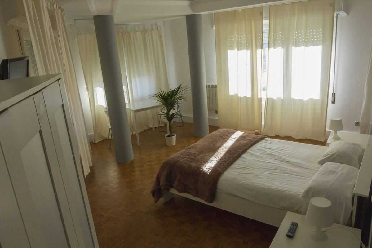 Habitación doble superior | Wifi gratis y ropa de cama