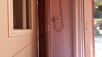 Trailer, 1 quarto | Banheiro | Chuveiro, secador de cabelo (mediante solicitação)