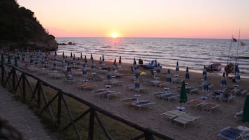 Una spiaggia nelle vicinanze