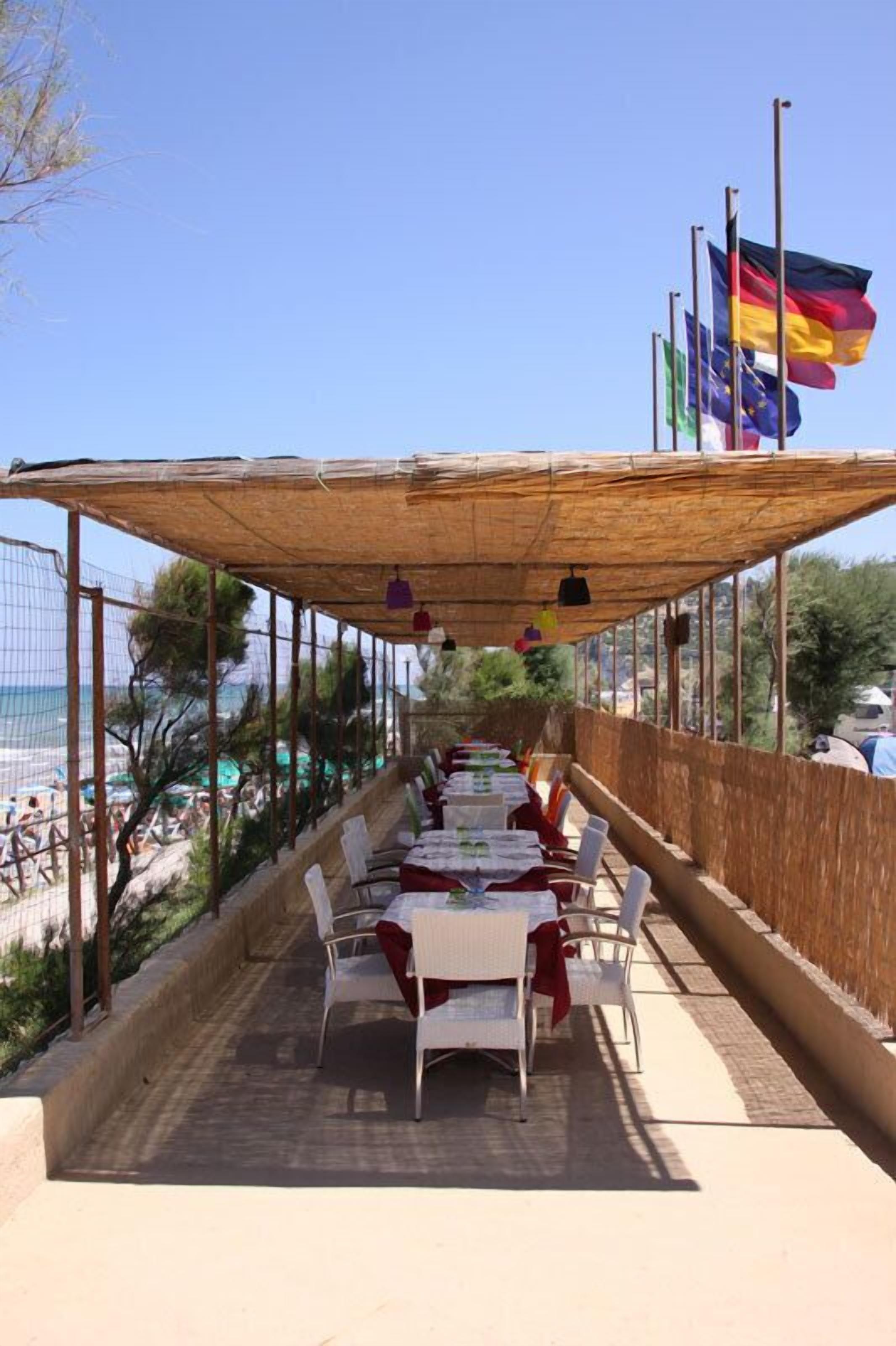 Lunch and dinner served