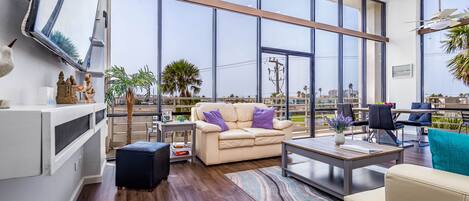 Smart-TV, Videospiele, Netflix, Hulu