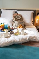 Superior Double Room, Ensuite (chambre hippocampe) | Food and drink