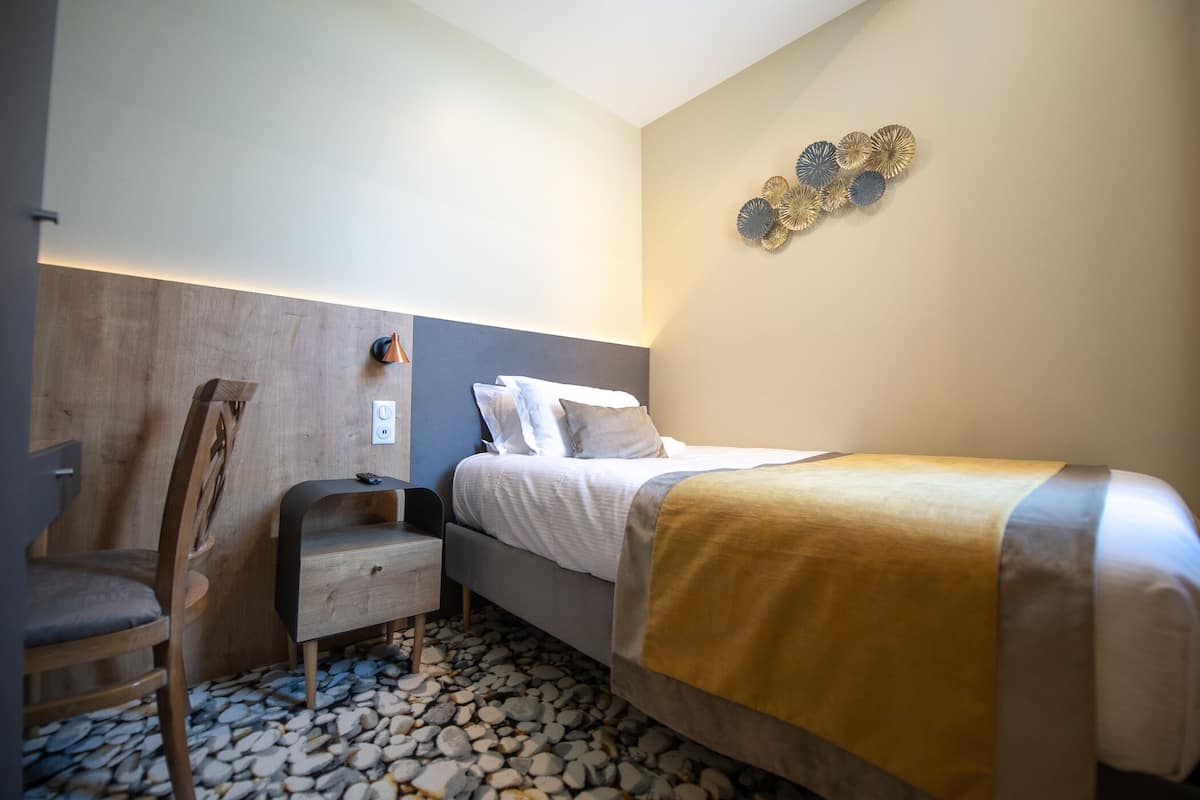 Klassieke eenpersoonskamer, privébadkamer, uitzicht op tuin (chambre simple Perroquet)