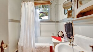 Combined shower/bathtub, hair dryer, towels, toilet paper