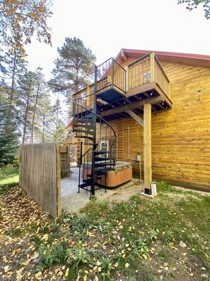 Exterior - Spacious cabin off Hwy 85 with beautiful views and plenty of trailer parking. (Lead)