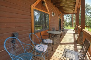 Outdoor dining - Spacious cabin off Hwy 85 with beautiful views and plenty of trailer parking. (Lead)