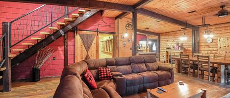 Fernseher, Kamin, DVD-Player