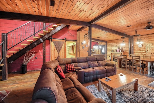 Geräumige Hütte nur wenige Meter vom Highway 85 entfernt und doch abgeschieden mit schöner Aussicht