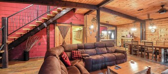 ハイウェイ85からすぐの場所にある美しいキャビン