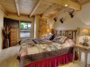 2 Schlafzimmer, Betten mit Memory-Foam-Matratzen, Bügeleisen/Bügelbrett