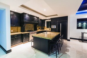 Fridge, microwave, oven, stovetop - Beautiful 4 Bedroom condo Hacienda de mita, Punta Mita Premier membership (Punta de Mita)