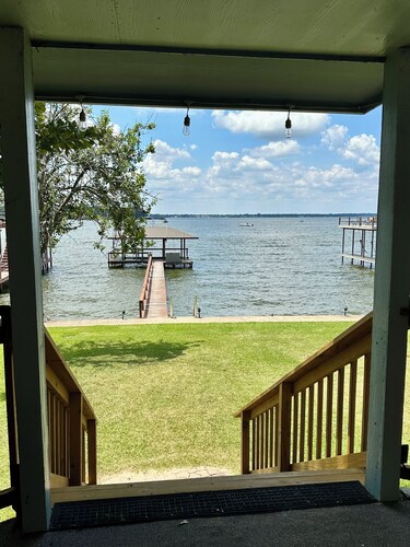   The Best Sunsets on the Lake! Large cove, big firepit & great fishing awaits!