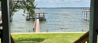   The Best Sunsets on the Lake! Large cove, big firepit & great fishing awaits!