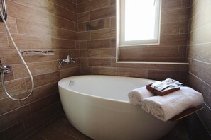 Deep soaking bathtub - La Casa Indaco (Hengchun)