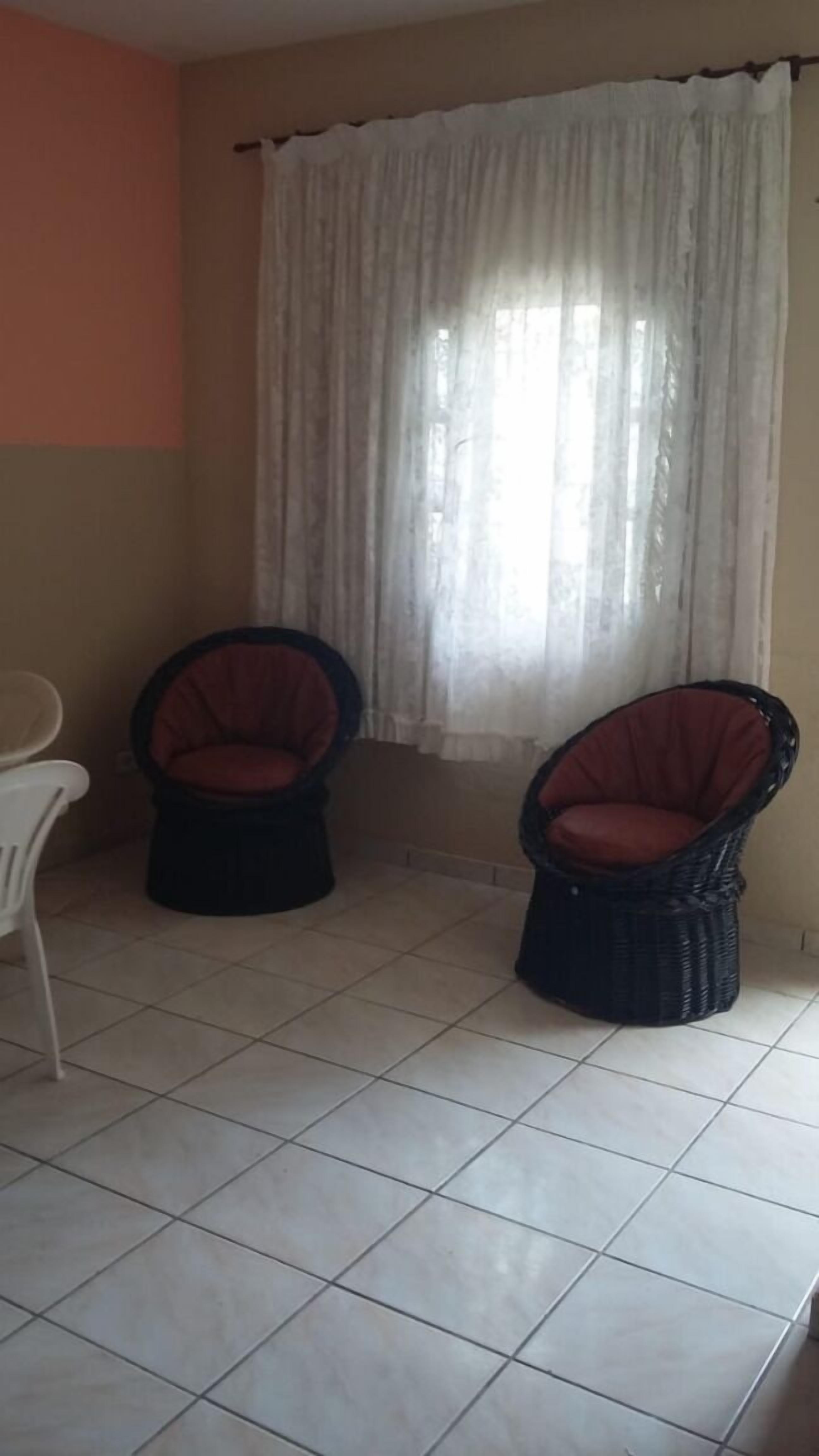 Kitnet | Living area | Flat-screen TV