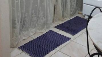 Kitnet | Private kitchenette | Fridge, microwave, oven, stovetop