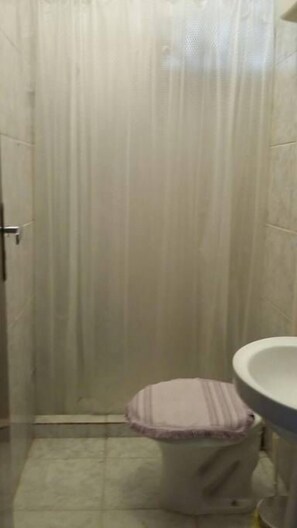 Kitnet | Kamar mandi | Shower