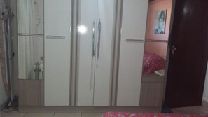 Duplex | Escrivaninha, cortinas blackout, Wi-Fi de cortesia, roupa de cama