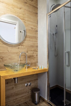 Double Room, 1 Double Bed, Balcony | Bathroom
