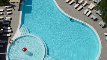 Outdoor pool, open 8:00 AM to 7:00 PM, pool umbrellas