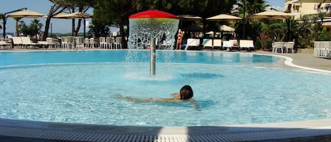 Outdoor pool, open 8:00 AM to 7:00 PM, pool umbrellas