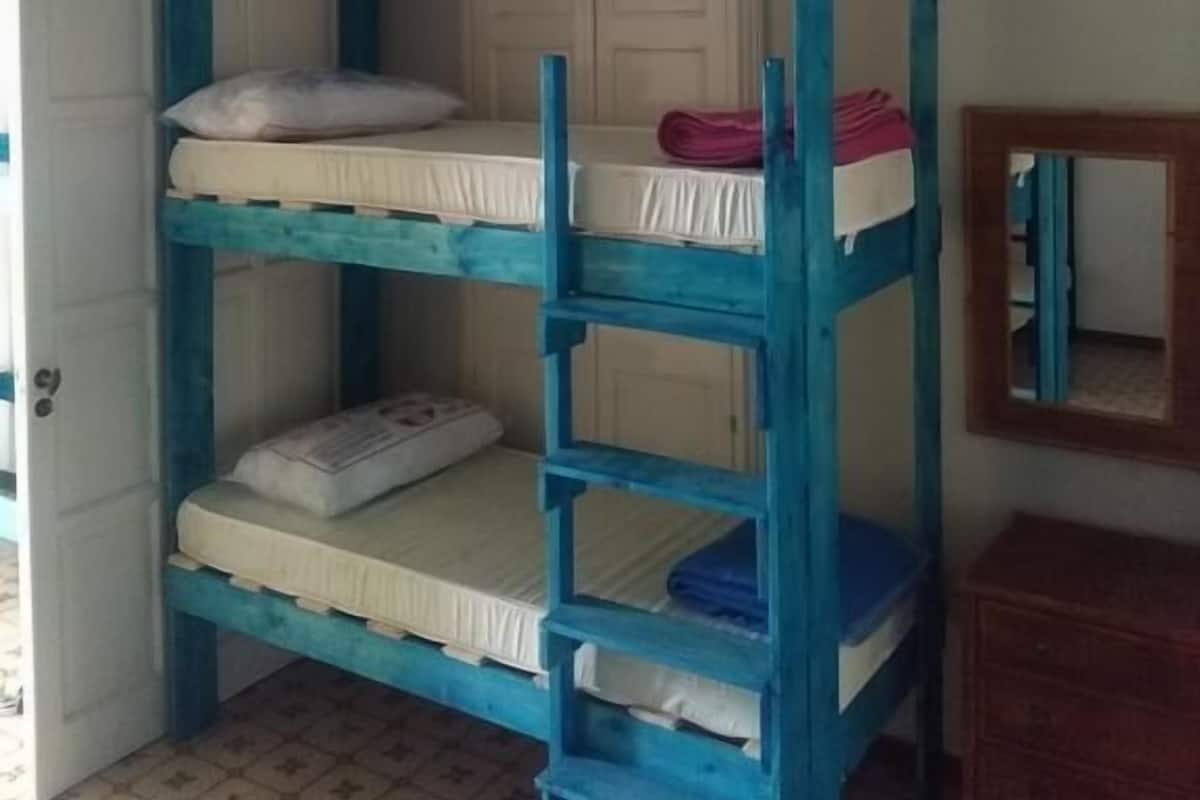 Dormitorio compartido, varias camas | Wifi gratis