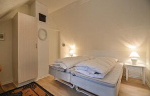 3 bedrooms, travel cot, free WiFi