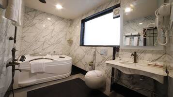 Semi Suite with Jacuzzi | Bathroom | Jetted bath, free toiletries, slippers, towels