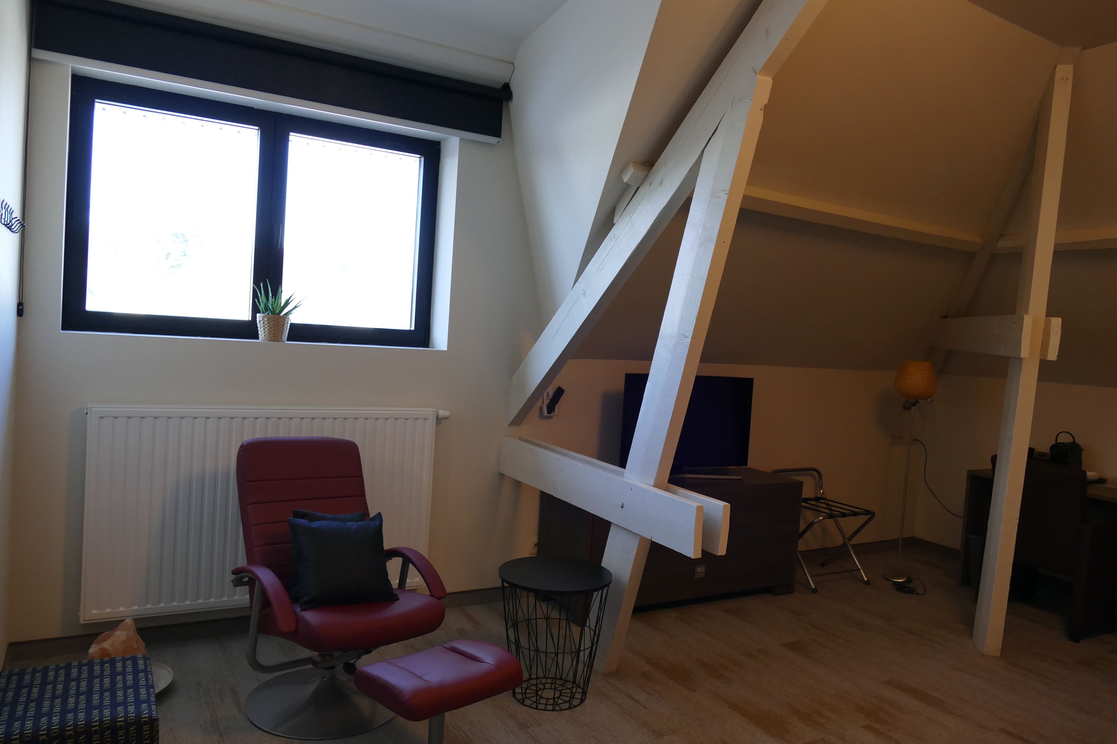 double room | minibar, in-room safe, desk, laptop workspace