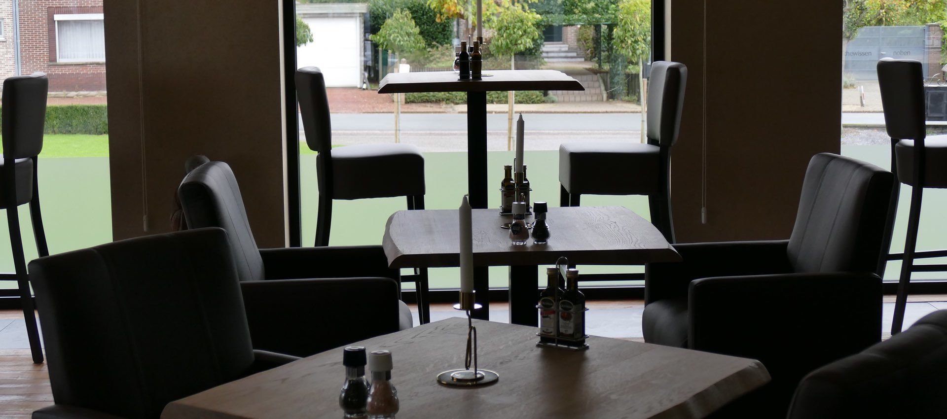 breakfast, lunch, dinner served; french cuisine