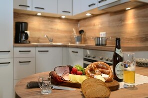 Kühlschrank, Ofen, Herdplatte, Geschirrspüler