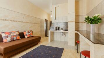 Phòng 4 Tiêu chuẩn | Bàn, bàn ủi/dụng cụ ủi quần áo, truy cập Internet không dây miễn phí