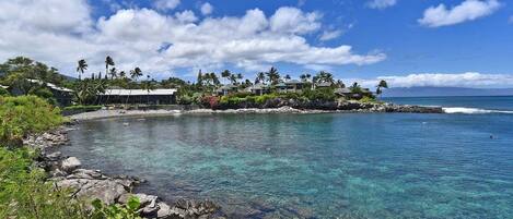 Plage à proximité, chaises longues, serviettes de plage