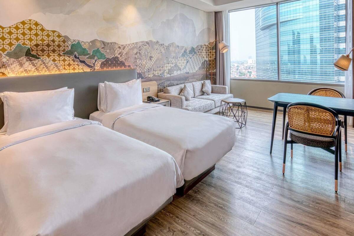 Studio Eksekutif, 2 Tempat Tidur Twin | Tempat tidur Select Comfort, minibar, brankas, dan meja kerja