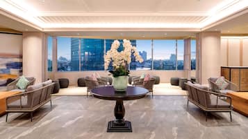 3 bars/lounges, poolside bar