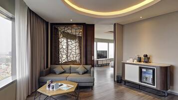 Executive Suite, 1 King Bed | Select Comfort beds, minibar, in-room safe, desk