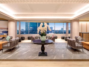 3 bares/lounges, bar ao lado da piscina