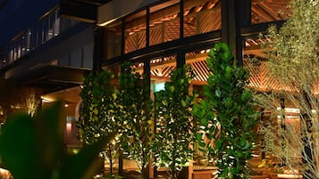 2 restauranter, frokost serveres