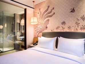 Select Comfort beds, minibar, in-room safe, desk - Mercure Jakarta Gatot Subroto (Jakarta)