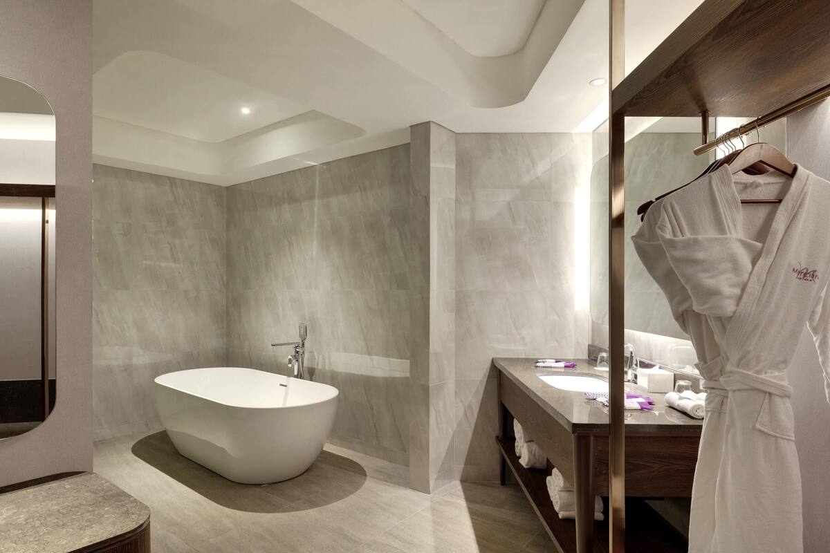 Family Suite, 1 King Bed | Select Comfort beds, minibar, in-room safe, desk