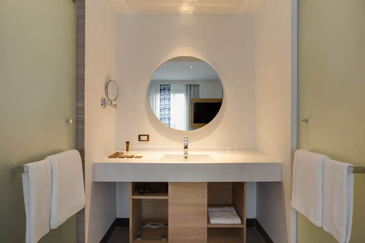 Shower, rainfall showerhead, eco-friendly toiletries, hair dryer