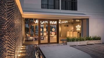 Fassade der Unterkunft – Abend/Nacht