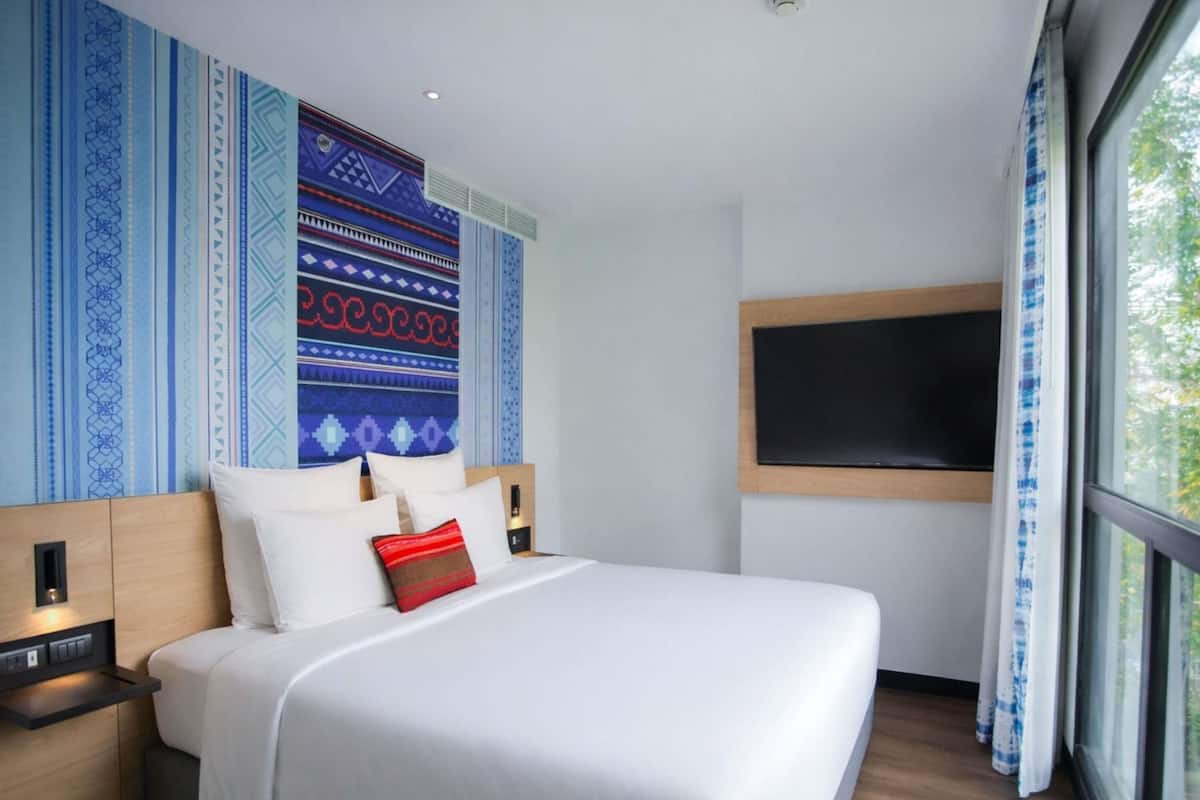 Suite Junior, 1 lit double, vue sur la montagne | Literie de qualité, lit avec matelas à plateau-coussin, minibar