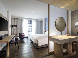 Standard Room, 1 King Bed