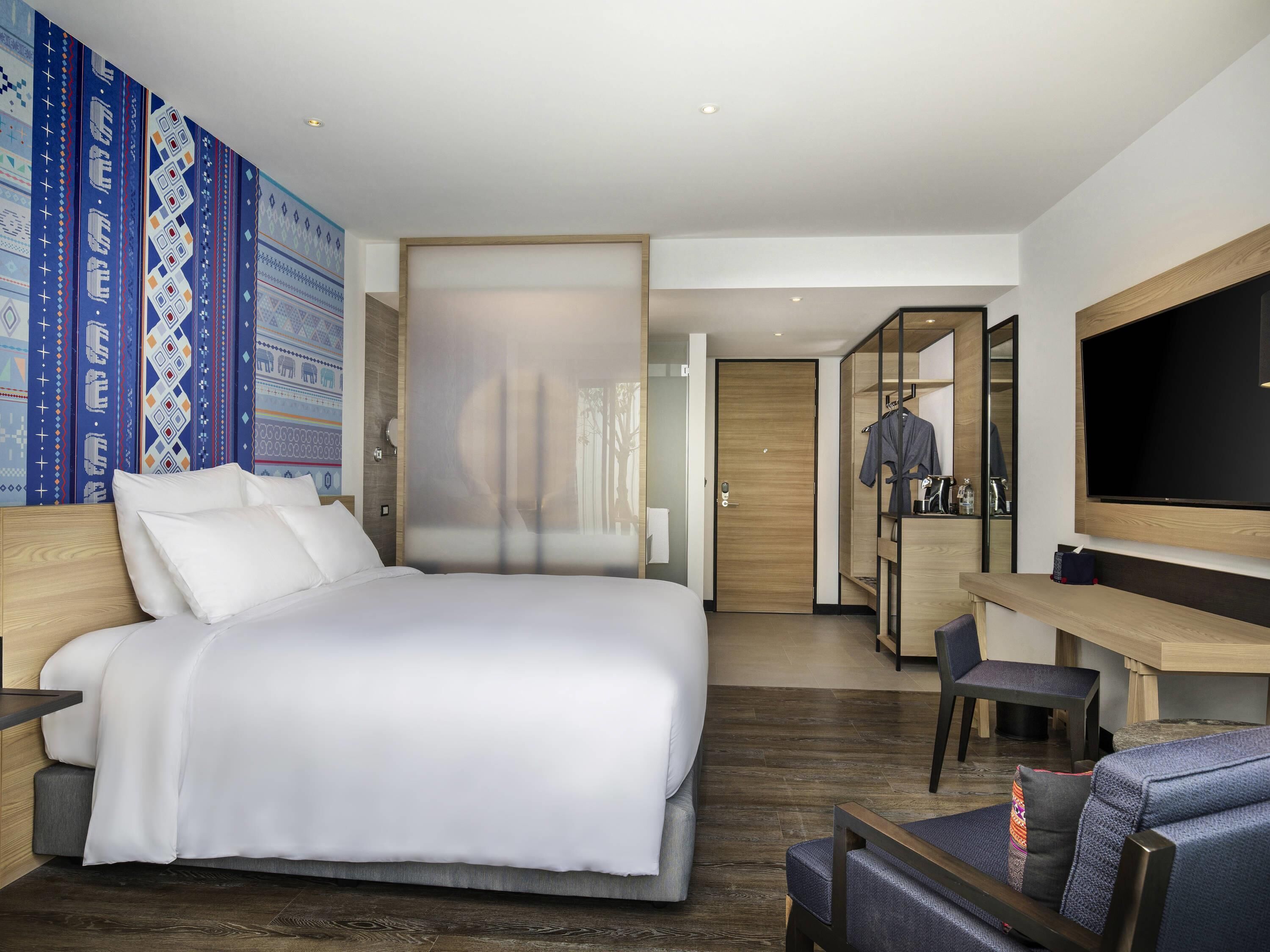 deluxe room, 1 king bed, terrace (pet-friendly) | 1 bedroom, premium bedding, pillow-top beds, minibar